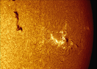 Illustration for article titled Solar Eruptions Captured By DiY Astronomer